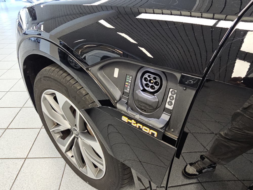 Audi e-tron bei Hoffmann Automobile in Wolfsburg kaufen und sofort mitnehmen - Bild 34