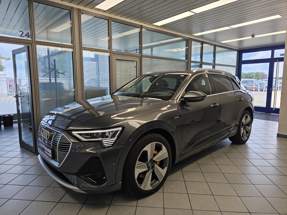 Audi e-tron  für nur 40.800,- € bei Hoffmann Automobile in Wolfsburg kaufen und sofort mitnehmen