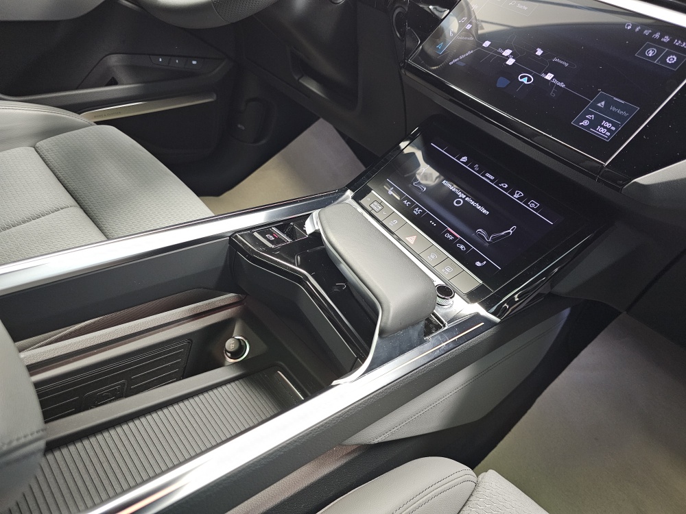 Audi e-tron bei Hoffmann Automobile in Wolfsburg kaufen und sofort mitnehmen - Bild 12