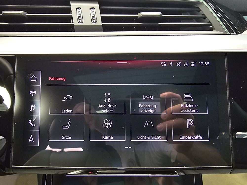 Audi e-tron bei Hoffmann Automobile in Wolfsburg kaufen und sofort mitnehmen - Bild 19