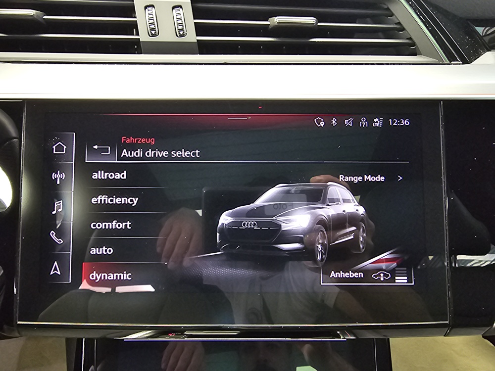 Audi e-tron bei Hoffmann Automobile in Wolfsburg kaufen und sofort mitnehmen - Bild 21