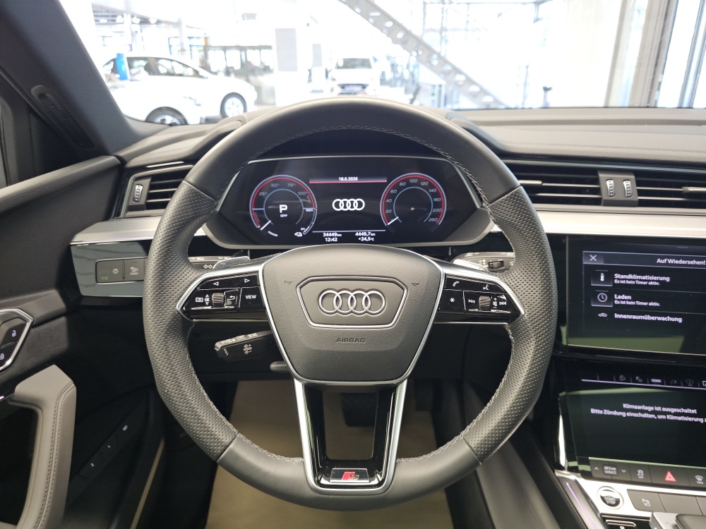 Audi e-tron bei Hoffmann Automobile in Wolfsburg kaufen und sofort mitnehmen - Bild 30