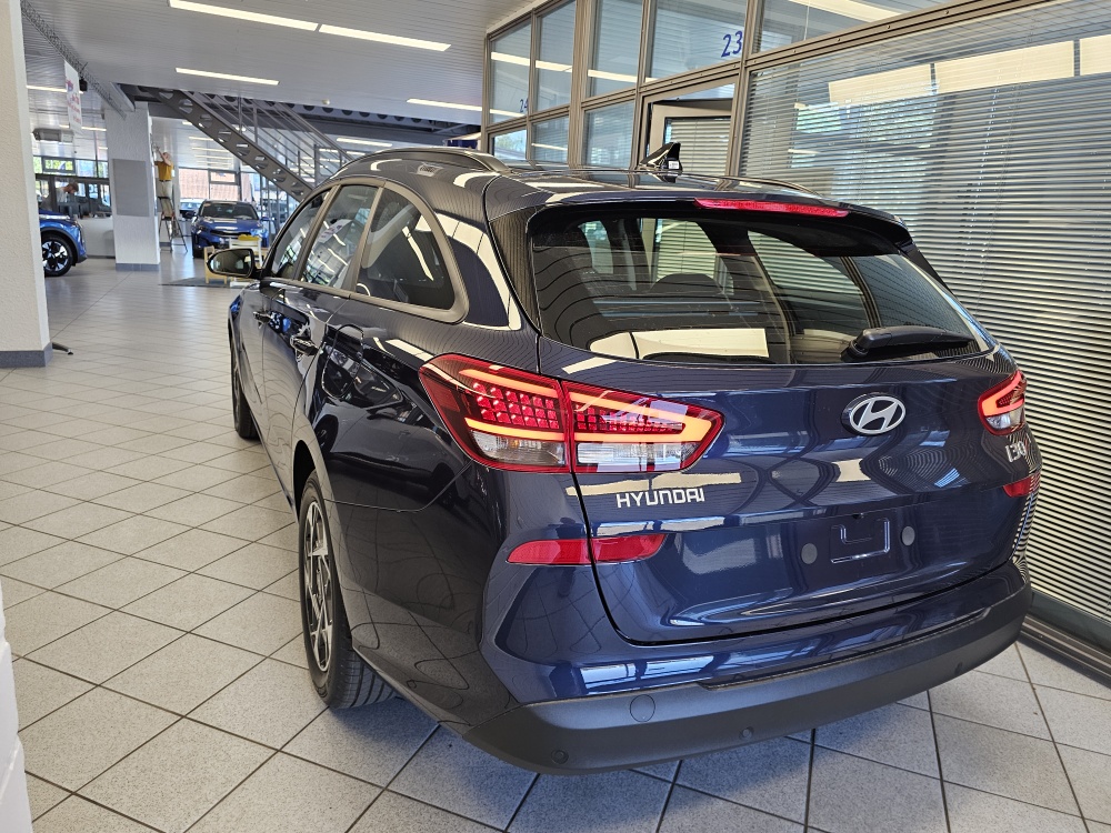 Hyundai i30 Kombi bei Hoffmann Automobile in Wolfsburg kaufen und sofort mitnehmen - Bild 3