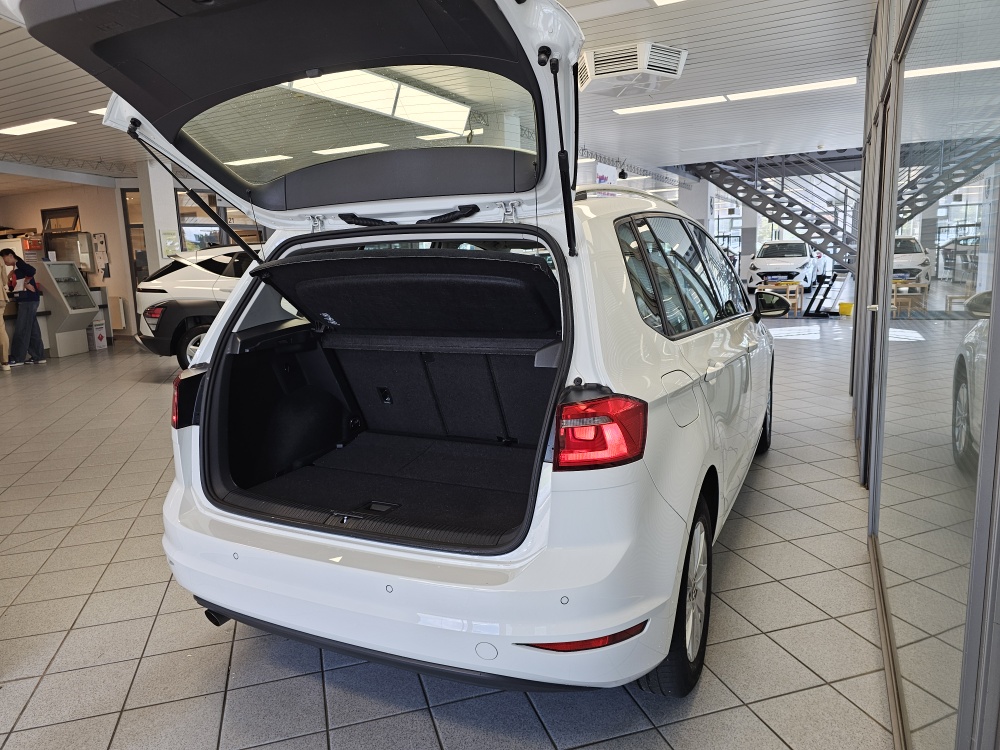 VW Golf Sportsvan bei Hoffmann Automobile in Wolfsburg kaufen und sofort mitnehmen - Bild 2