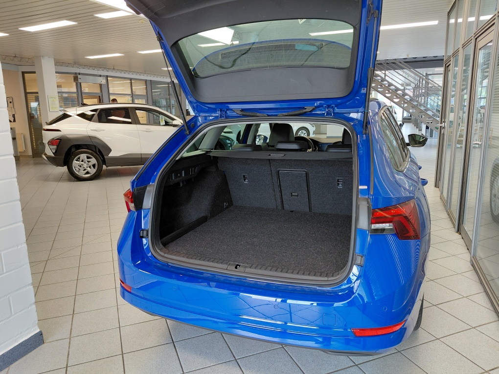 Skoda Octavia Combi bei Hoffmann Automobile in Wolfsburg kaufen und sofort mitnehmen - Bild 2