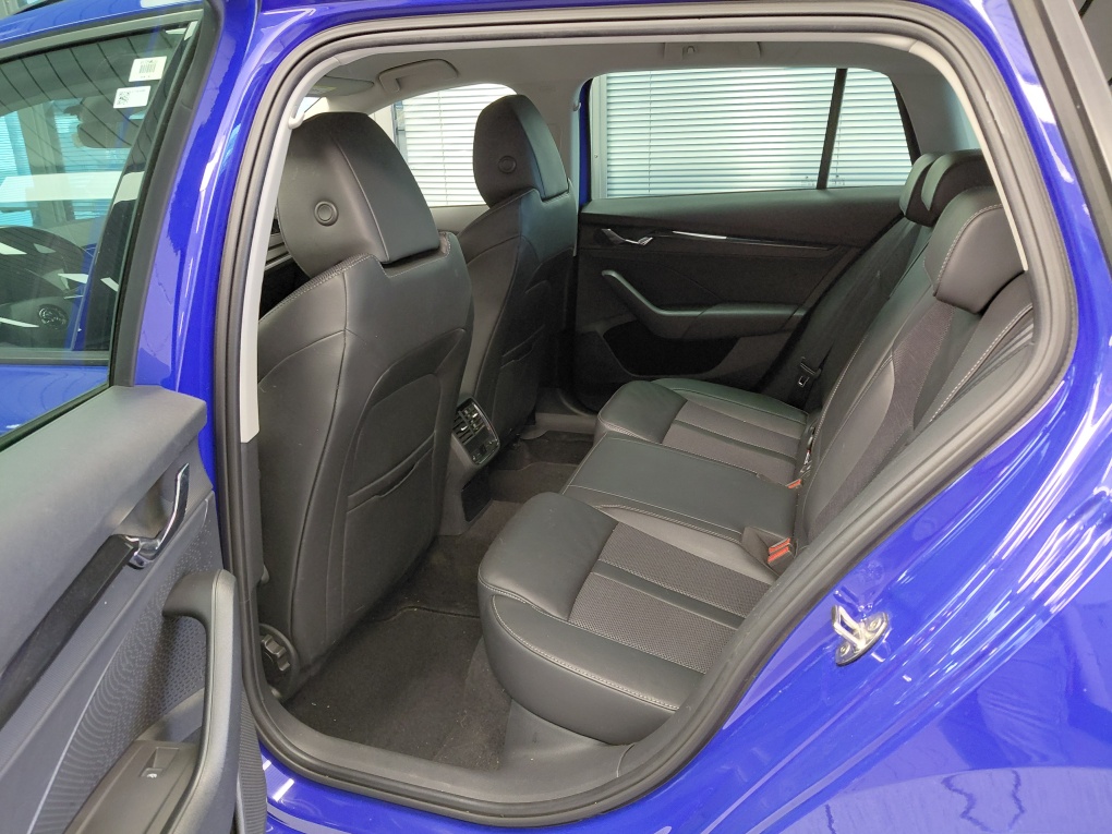 Skoda Octavia Combi bei Hoffmann Automobile in Wolfsburg kaufen und sofort mitnehmen - Bild 4