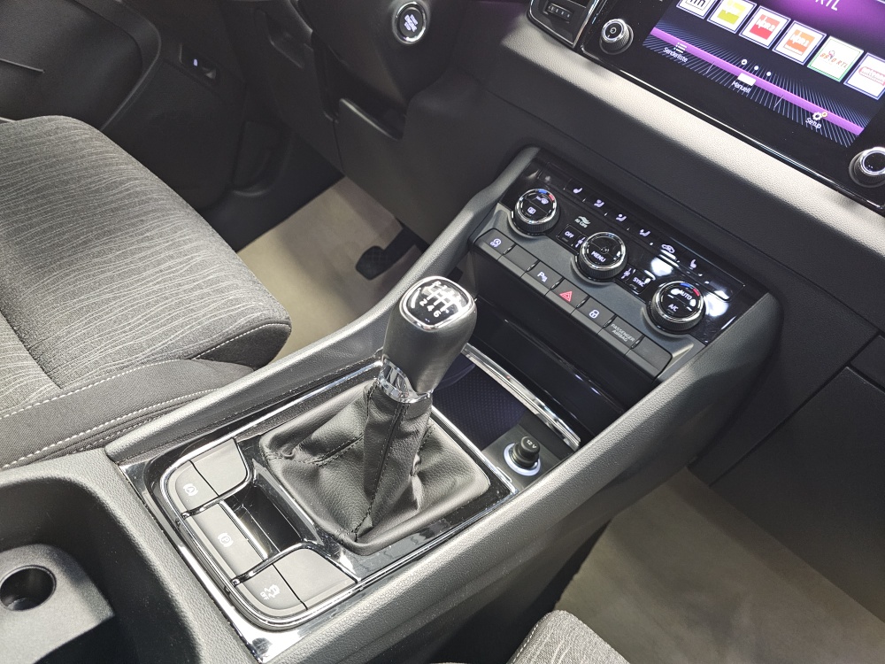 Skoda Karoq bei Hoffmann Automobile in Wolfsburg kaufen und sofort mitnehmen - Bild 9