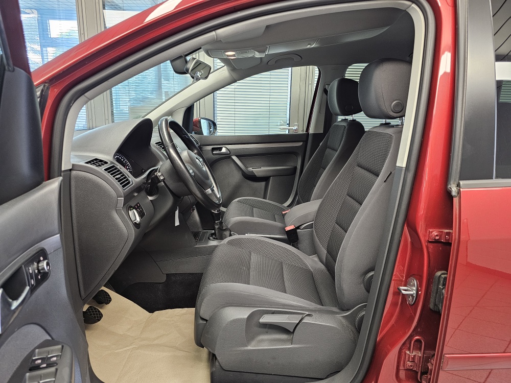 VW Touran bei Hoffmann Automobile in Wolfsburg kaufen und sofort mitnehmen - Bild 13