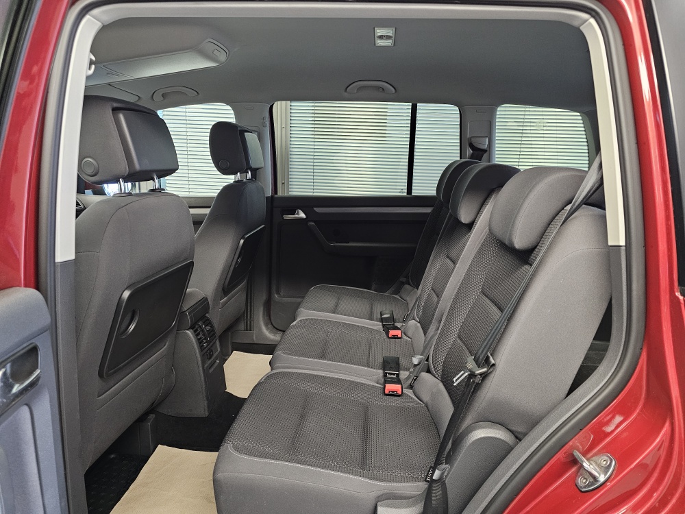 VW Touran bei Hoffmann Automobile in Wolfsburg kaufen und sofort mitnehmen - Bild 4