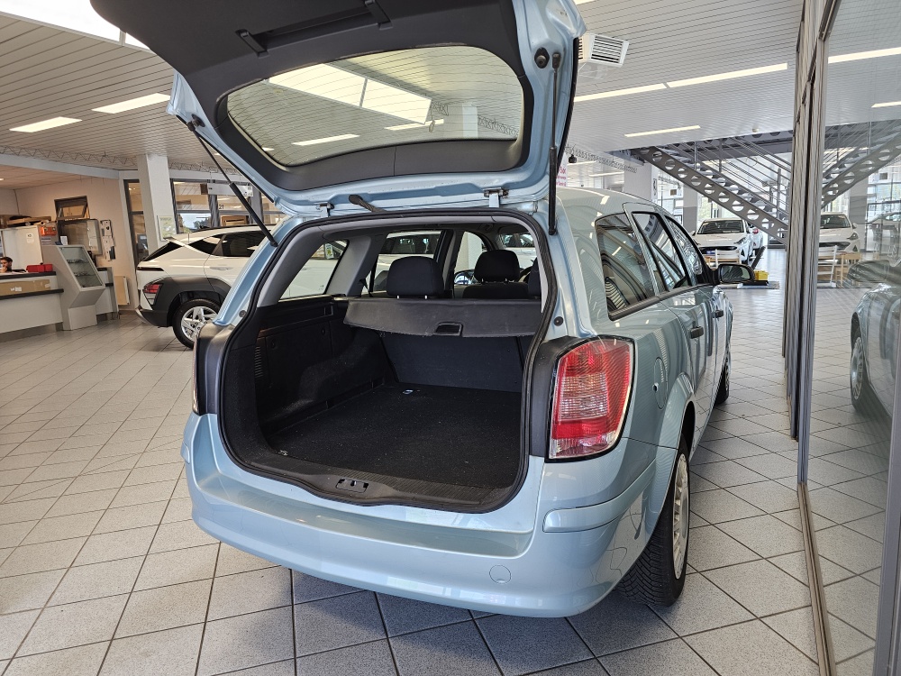 Opel Astra Caravan bei Hoffmann Automobile in Wolfsburg kaufen und sofort mitnehmen - Bild 2