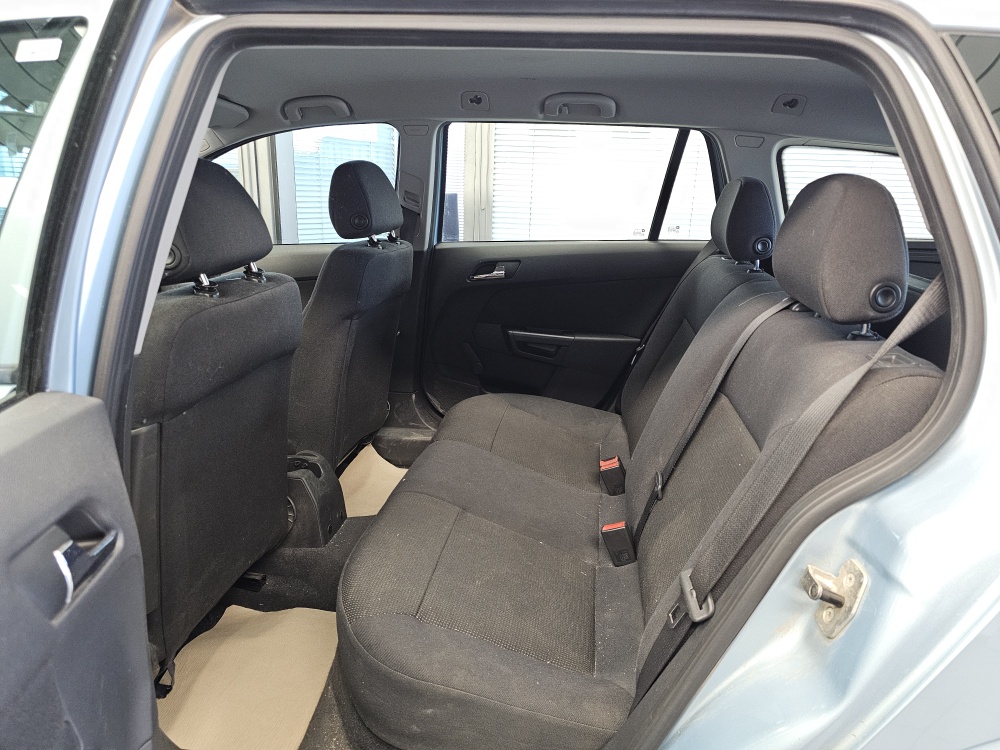 Opel Astra Caravan bei Hoffmann Automobile in Wolfsburg kaufen und sofort mitnehmen - Bild 4