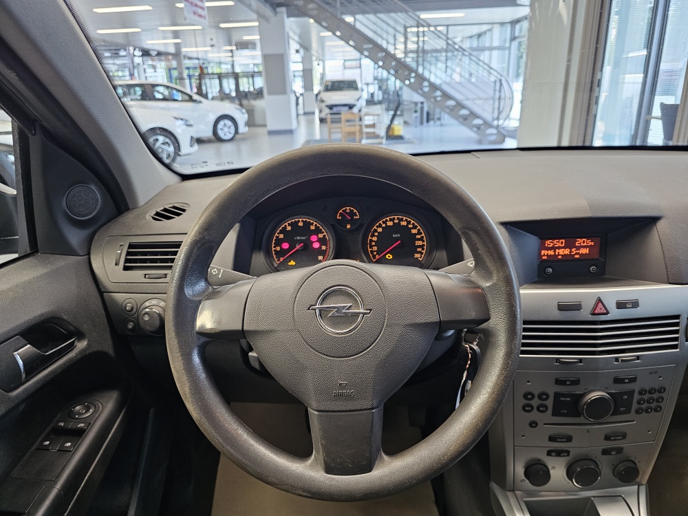 Opel Astra Caravan bei Hoffmann Automobile in Wolfsburg kaufen und sofort mitnehmen - Bild 9