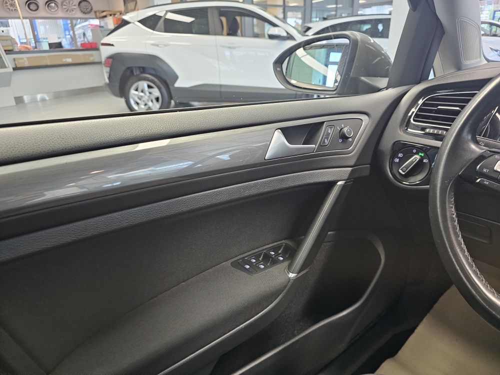 VW Golf bei Hoffmann Automobile in Wolfsburg kaufen und sofort mitnehmen - Bild 17