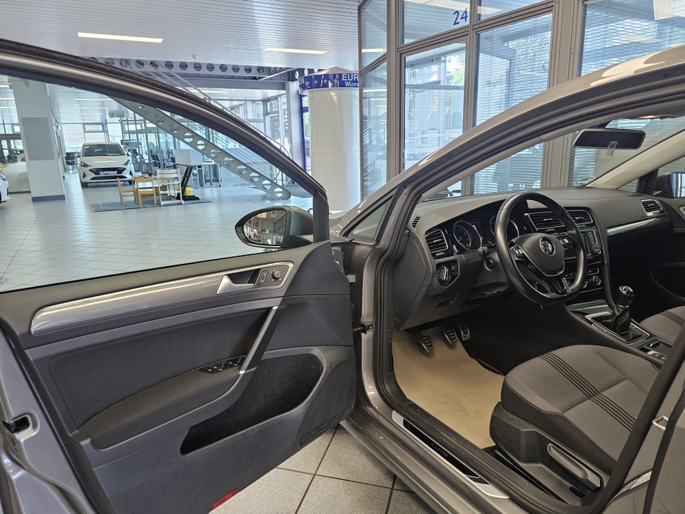 VW Golf bei Hoffmann Automobile in Wolfsburg kaufen und sofort mitnehmen - Bild 21
