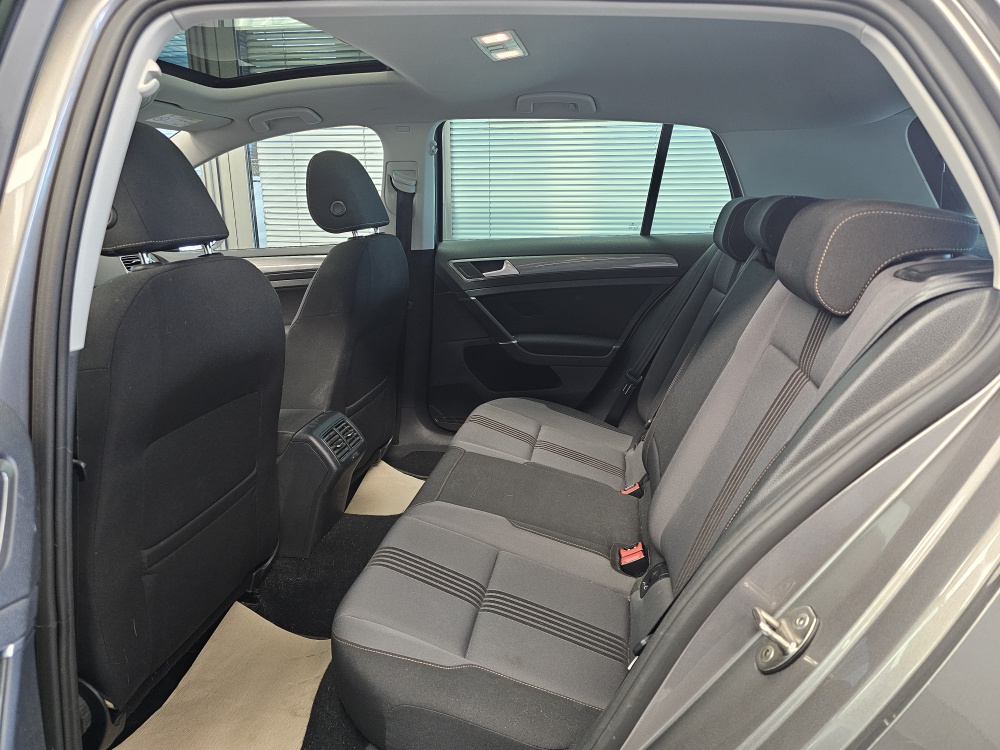 VW Golf bei Hoffmann Automobile in Wolfsburg kaufen und sofort mitnehmen - Bild 4