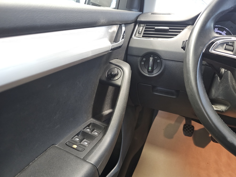 Skoda Octavia Combi bei Hoffmann Automobile in Wolfsburg kaufen und sofort mitnehmen - Bild 14
