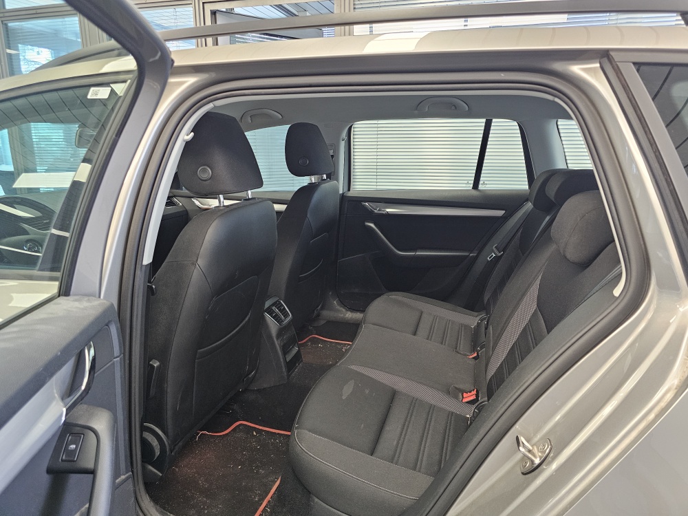 Skoda Octavia Combi bei Hoffmann Automobile in Wolfsburg kaufen und sofort mitnehmen - Bild 5