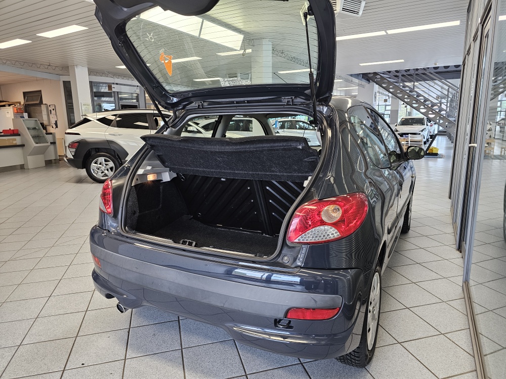 Peugeot 206 bei Hoffmann Automobile in Wolfsburg kaufen und sofort mitnehmen - Bild 2