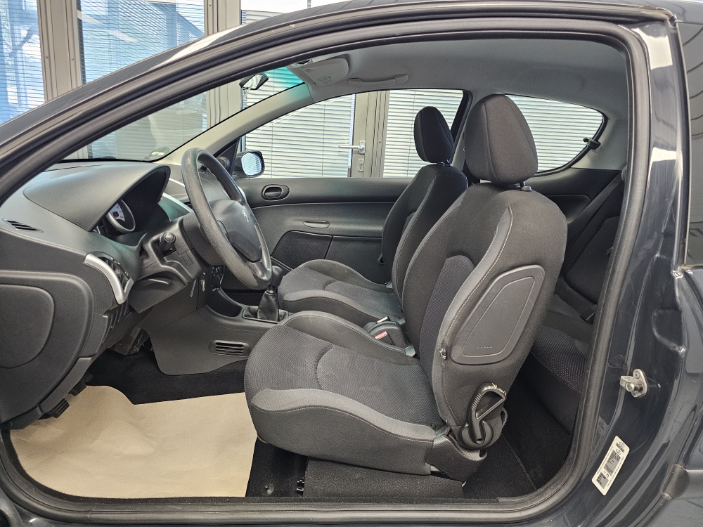 Peugeot 206 bei Hoffmann Automobile in Wolfsburg kaufen und sofort mitnehmen - Bild 8