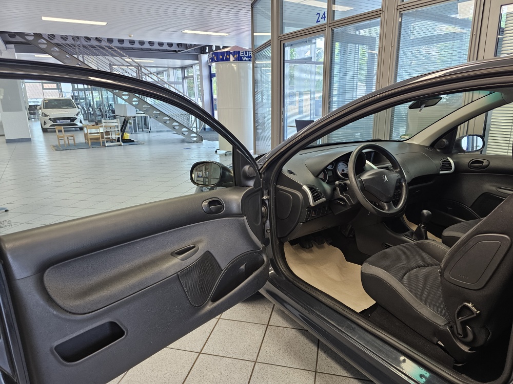 Peugeot 206 bei Hoffmann Automobile in Wolfsburg kaufen und sofort mitnehmen - Bild 9