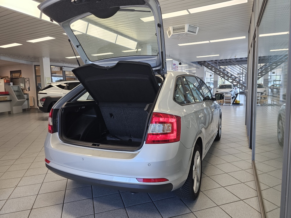 Skoda Rapid Spaceback bei Hoffmann Automobile in Wolfsburg kaufen und sofort mitnehmen - Bild 2