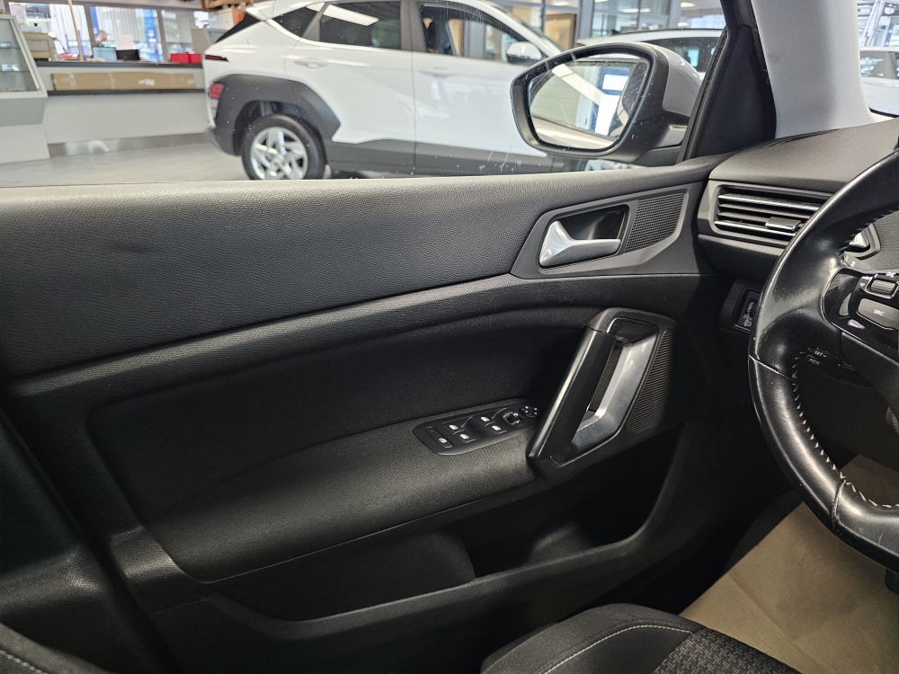 Peugeot 308 SW bei Hoffmann Automobile in Wolfsburg kaufen und sofort mitnehmen - Bild 15
