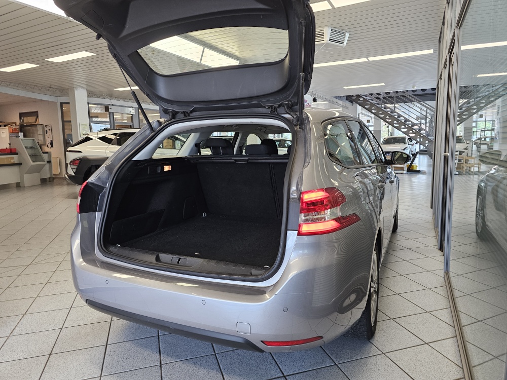 Peugeot 308 SW bei Hoffmann Automobile in Wolfsburg kaufen und sofort mitnehmen - Bild 2
