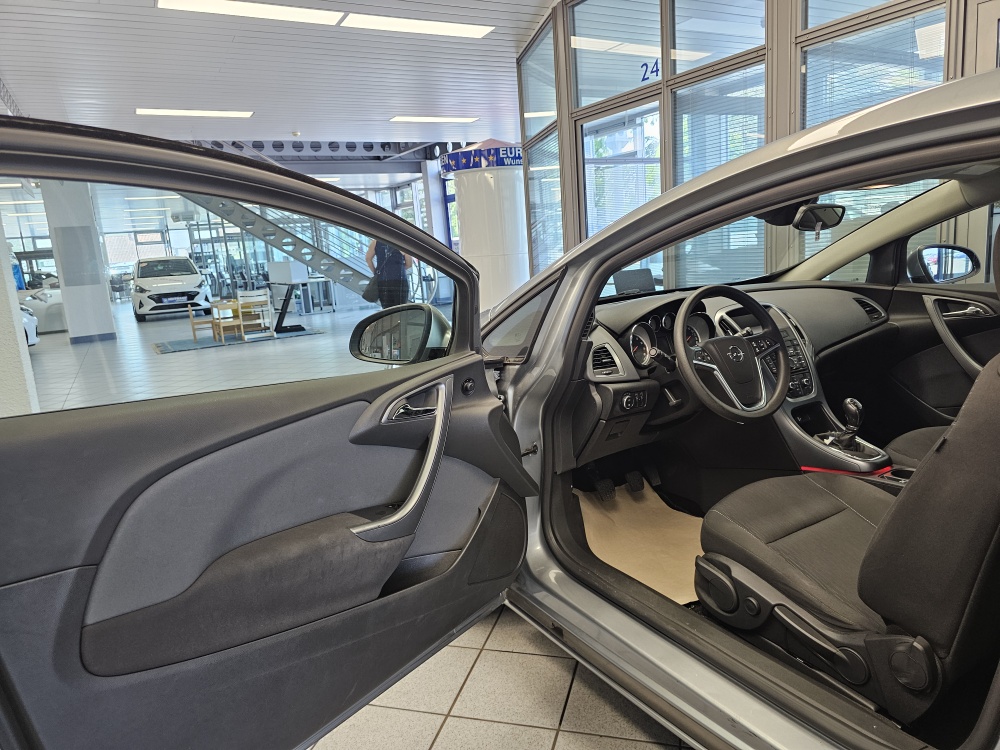 Opel Astra GTC bei Hoffmann Automobile in Wolfsburg kaufen und sofort mitnehmen - Bild 18