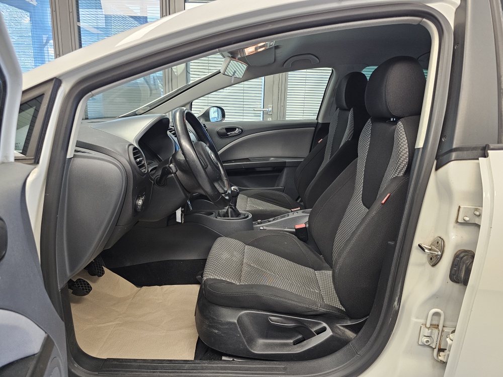 Seat Leon bei Hoffmann Automobile in Wolfsburg kaufen und sofort mitnehmen - Bild 10