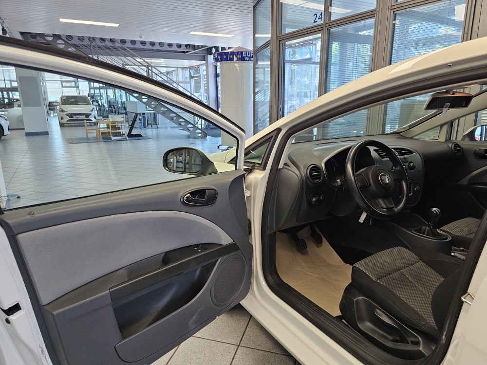 Seat Leon bei Hoffmann Automobile in Wolfsburg kaufen und sofort mitnehmen - Bild 11