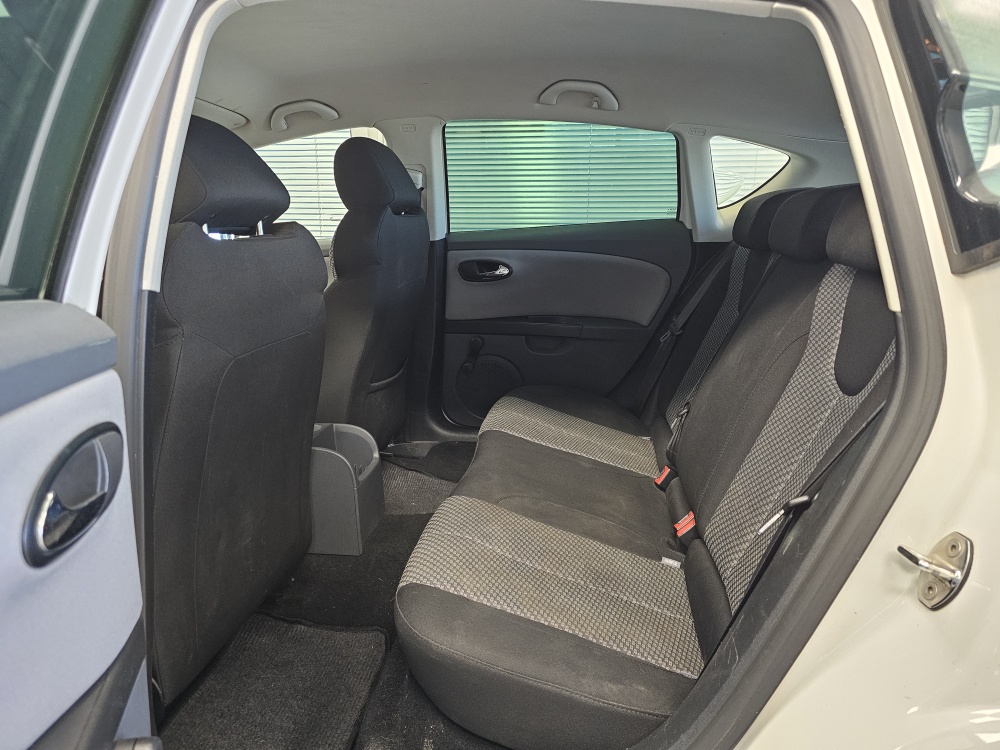 Seat Leon bei Hoffmann Automobile in Wolfsburg kaufen und sofort mitnehmen - Bild 4