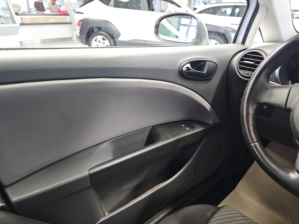 Seat Leon bei Hoffmann Automobile in Wolfsburg kaufen und sofort mitnehmen - Bild 7