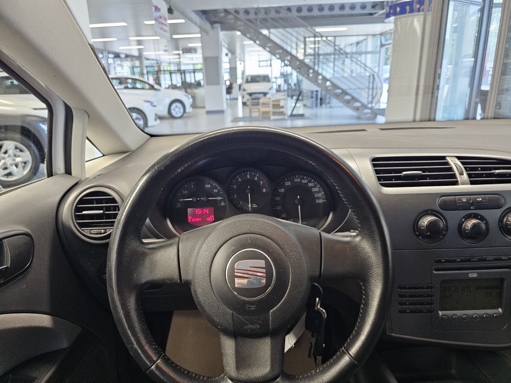 Seat Leon bei Hoffmann Automobile in Wolfsburg kaufen und sofort mitnehmen - Bild 8