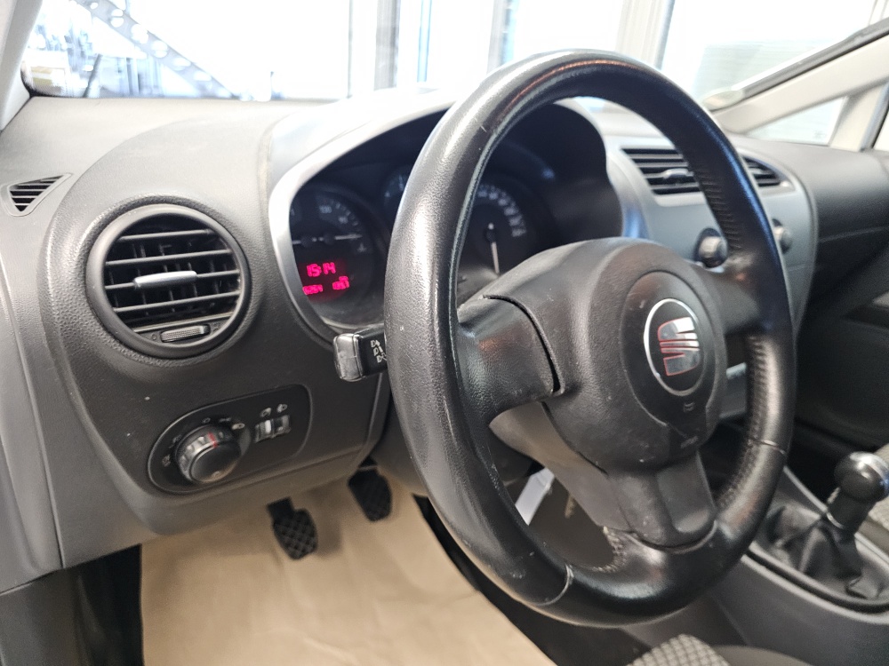 Seat Leon bei Hoffmann Automobile in Wolfsburg kaufen und sofort mitnehmen - Bild 9