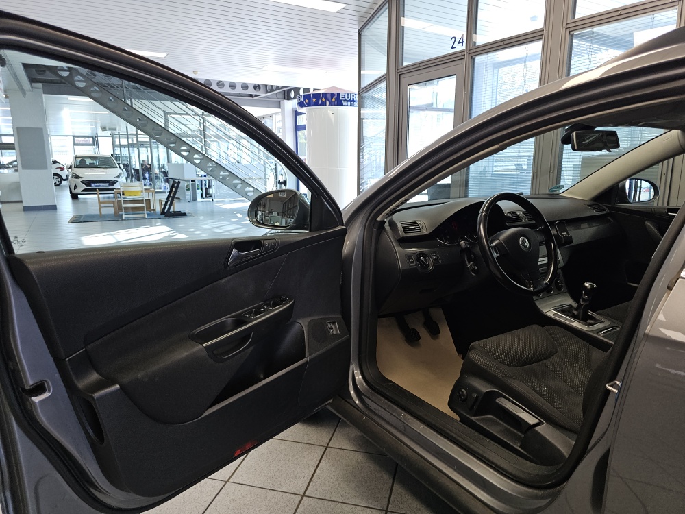 VW Passat Variant bei Hoffmann Automobile in Wolfsburg kaufen und sofort mitnehmen - Bild 16