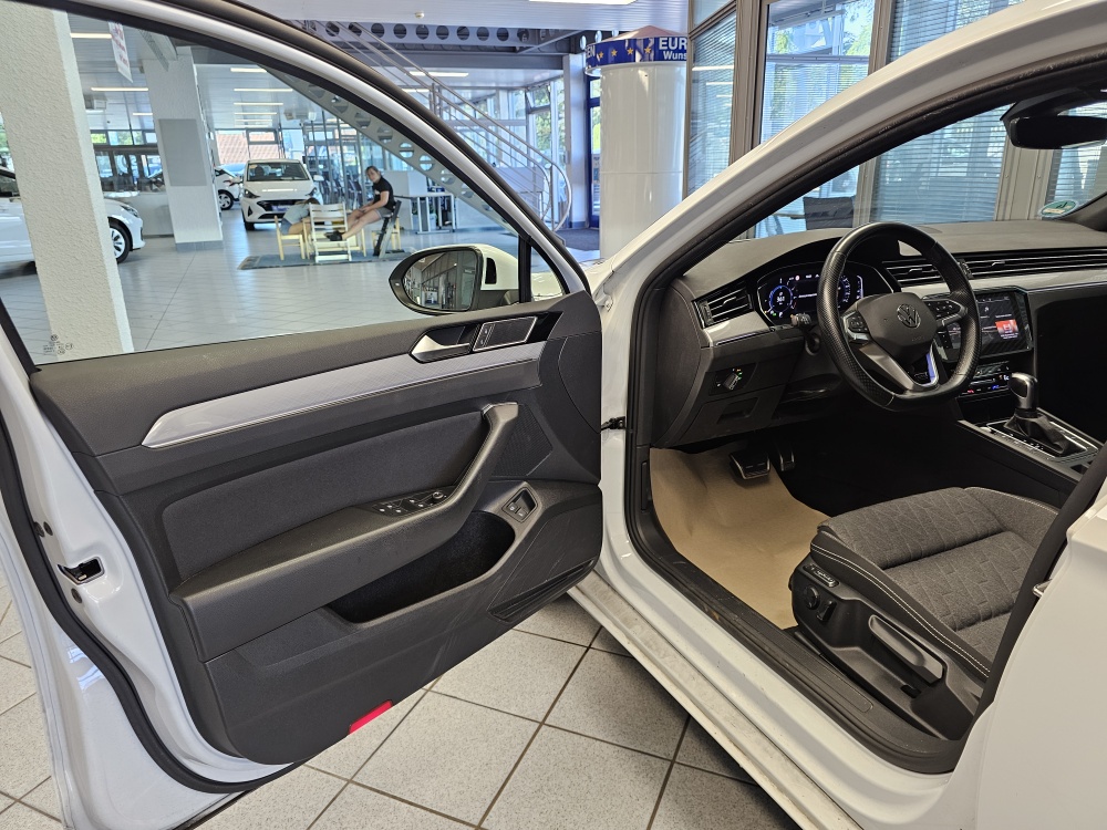 VW Passat Variant bei Hoffmann Automobile in Wolfsburg kaufen und sofort mitnehmen - Bild 28