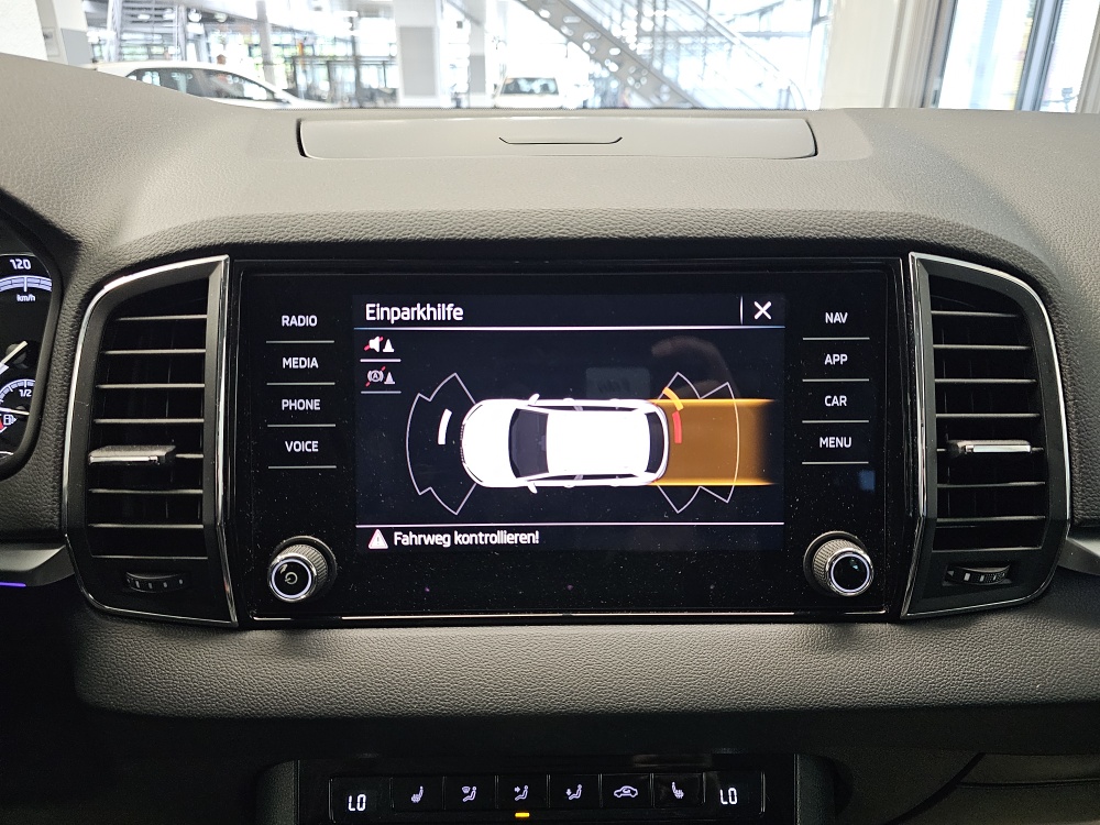 Skoda Karoq bei Hoffmann Automobile in Wolfsburg kaufen und sofort mitnehmen - Bild 18