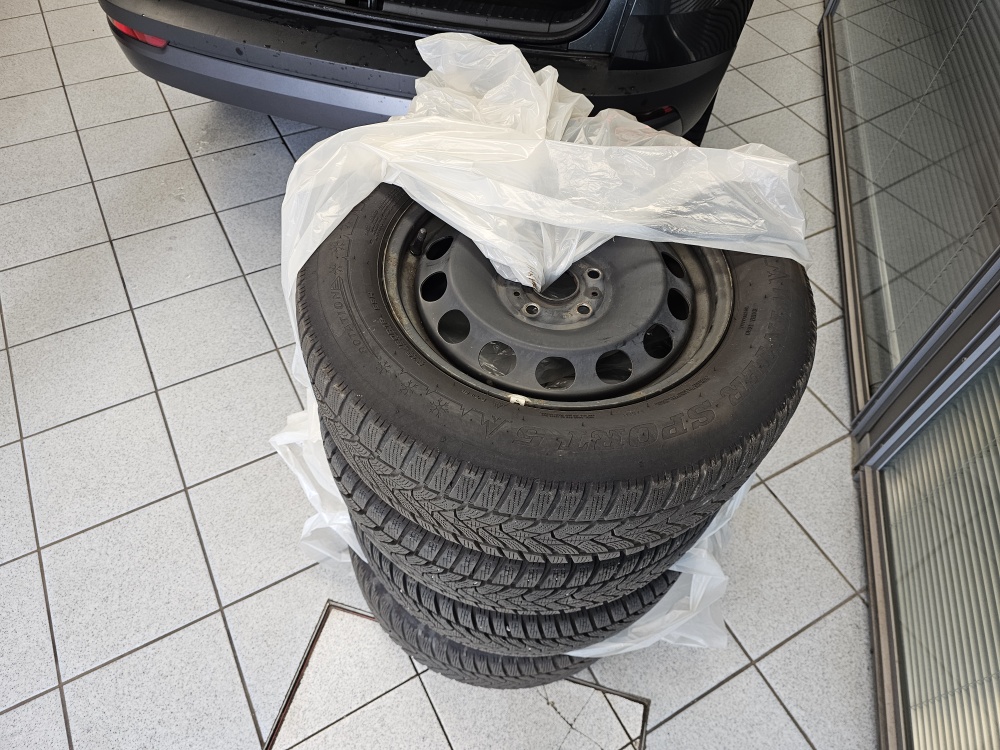 Skoda Karoq bei Hoffmann Automobile in Wolfsburg kaufen und sofort mitnehmen - Bild 3