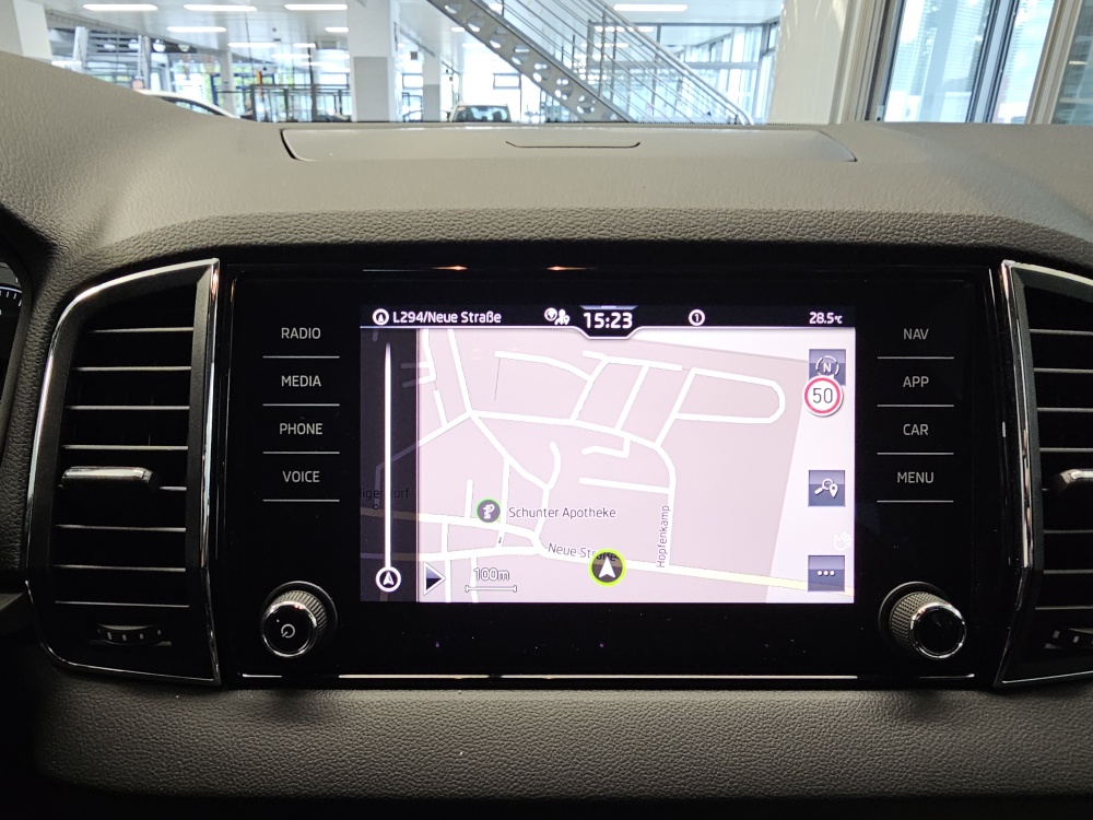 Skoda Karoq bei Hoffmann Automobile in Wolfsburg kaufen und sofort mitnehmen - Bild 11