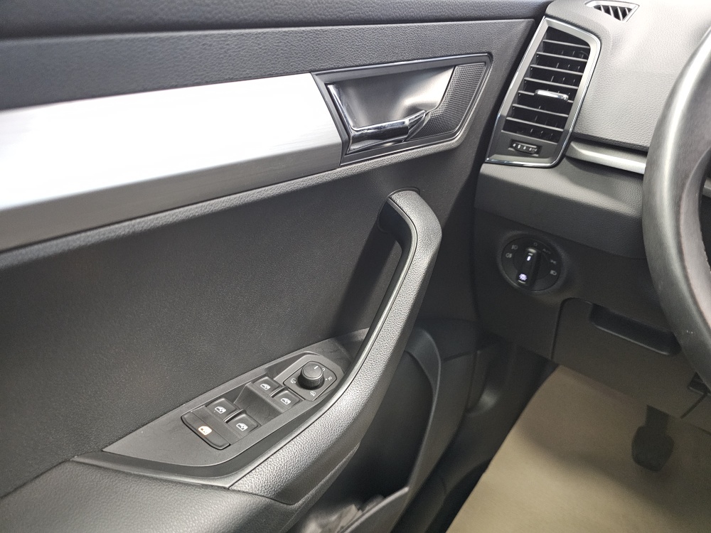 Skoda Karoq bei Hoffmann Automobile in Wolfsburg kaufen und sofort mitnehmen - Bild 18
