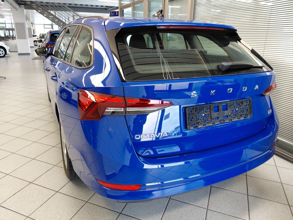 Skoda Octavia Combi bei Hoffmann Automobile in Wolfsburg kaufen und sofort mitnehmen - Bild 4