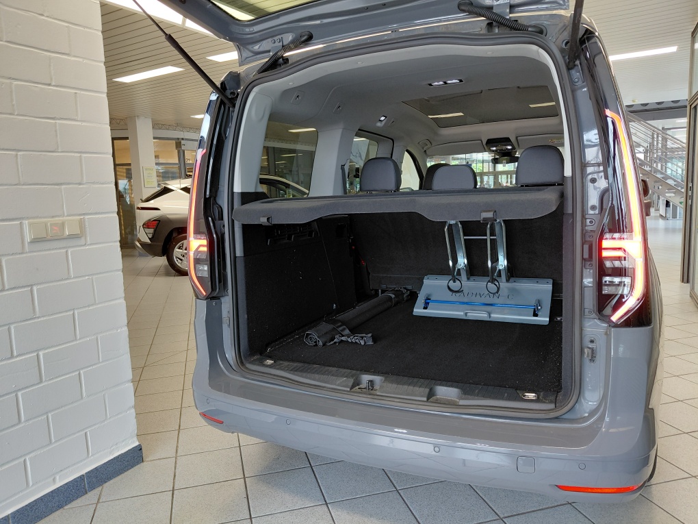 VW Caddy Maxi bei Hoffmann Automobile in Wolfsburg kaufen und sofort mitnehmen - Bild 2