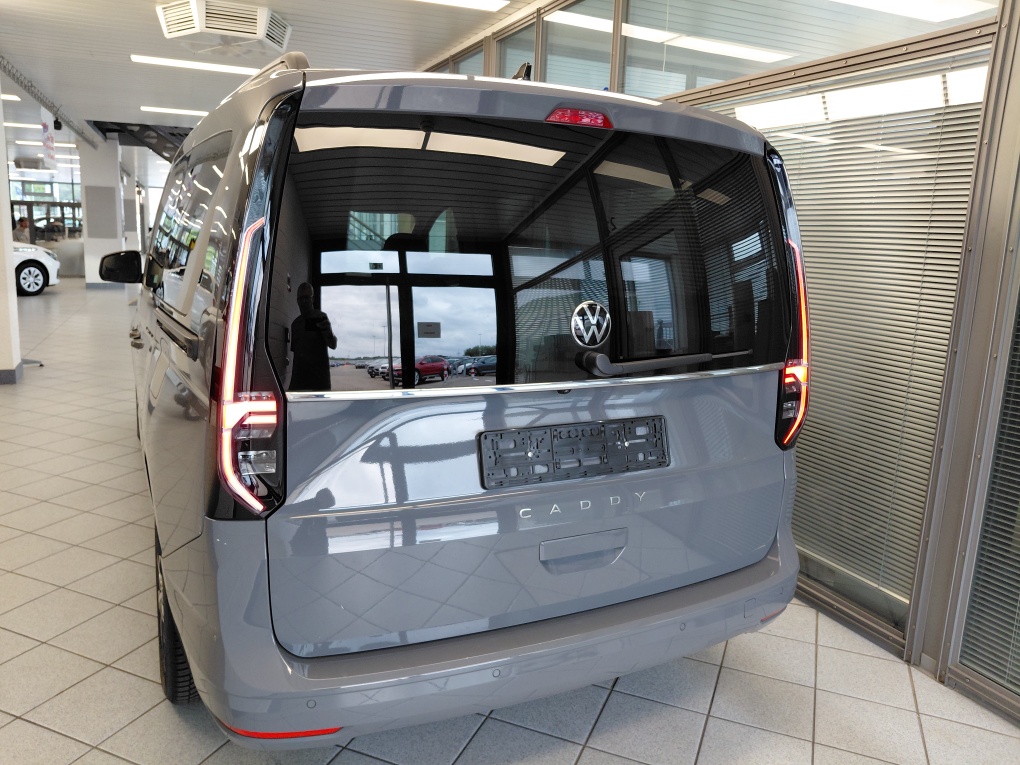 VW Caddy Maxi bei Hoffmann Automobile in Wolfsburg kaufen und sofort mitnehmen - Bild 3