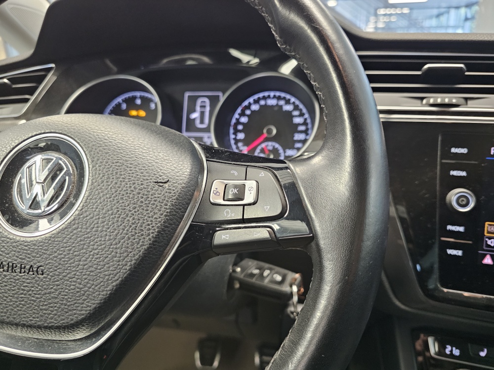 VW Touran bei Hoffmann Automobile in Wolfsburg kaufen und sofort mitnehmen - Bild 16