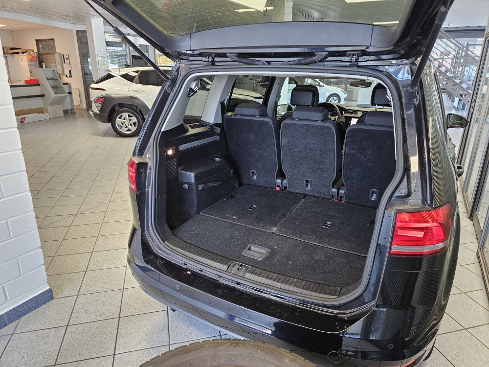 VW Touran bei Hoffmann Automobile in Wolfsburg kaufen und sofort mitnehmen - Bild 2