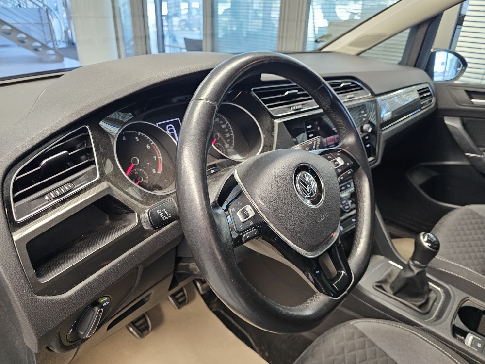 VW Touran bei Hoffmann Automobile in Wolfsburg kaufen und sofort mitnehmen - Bild 20