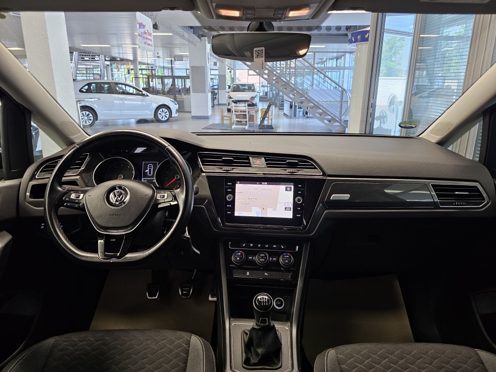 VW Touran bei Hoffmann Automobile in Wolfsburg kaufen und sofort mitnehmen - Bild 7