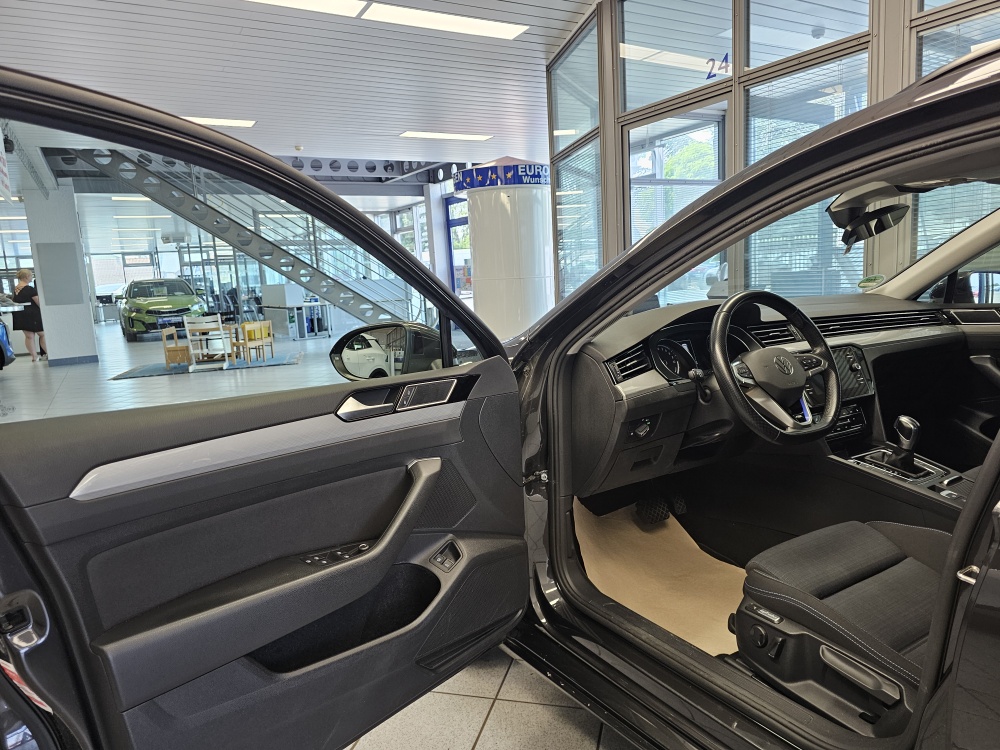 VW Passat Variant bei Hoffmann Automobile in Wolfsburg kaufen und sofort mitnehmen - Bild 32