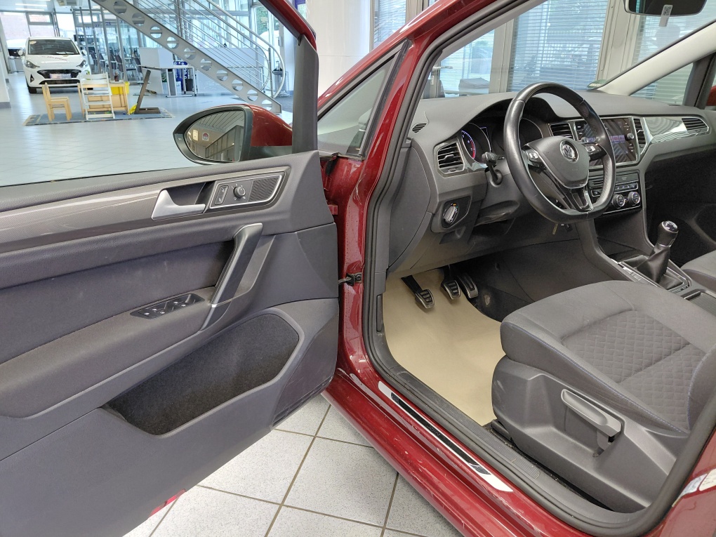 VW Golf Sportsvan bei Hoffmann Automobile in Wolfsburg kaufen und sofort mitnehmen - Bild 21
