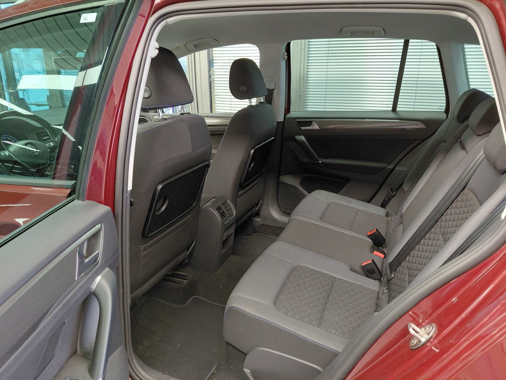 VW Golf Sportsvan bei Hoffmann Automobile in Wolfsburg kaufen und sofort mitnehmen - Bild 4